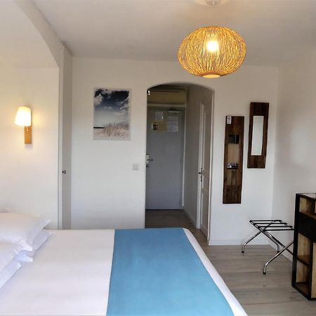 Hotel De La Vierge Noire แซ็งต์-แมกซีม ภายนอก รูปภาพ