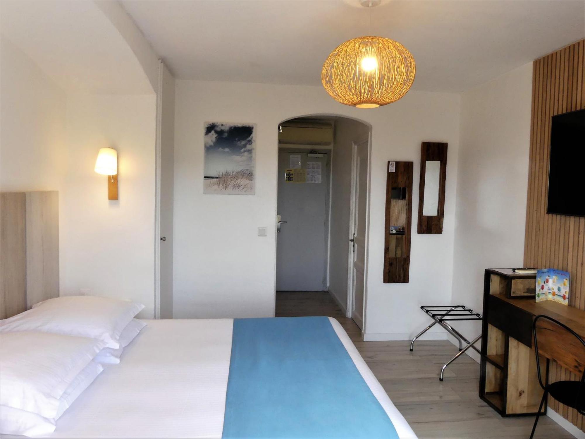 Hotel De La Vierge Noire แซ็งต์-แมกซีม ภายนอก รูปภาพ